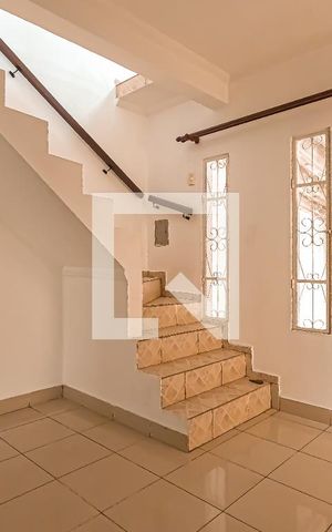 Casa para alugar com 250m², 3 quartos e 2 vagas Casa para alugar com 250m², 3 quartos e 2 vagasSala