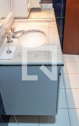 Apartamento à venda com 296m², 4 quartos e 3 vagas Apartamento à venda com 296m², 4 quartos e 3 vagasBANHEIRO DA SUITE 1