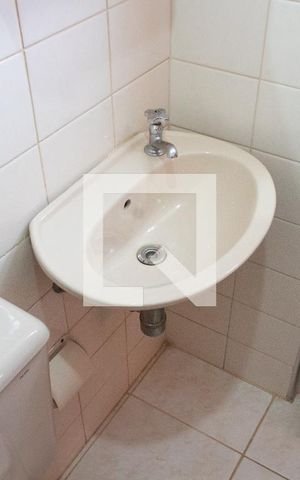 Apartamento à venda com 296m², 4 quartos e 3 vagas Apartamento à venda com 296m², 4 quartos e 3 vagasBANHEIRO QUARTO DA ÁREA DE SERVIÇO