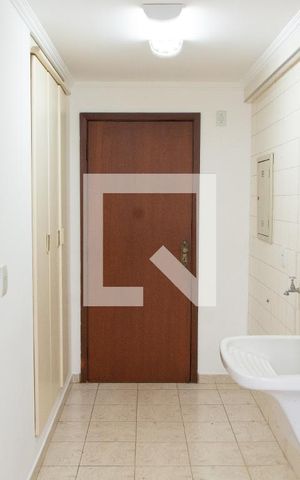Apartamento à venda com 296m², 4 quartos e 3 vagas Apartamento à venda com 296m², 4 quartos e 3 vagasÁREA DE SERVIÇO