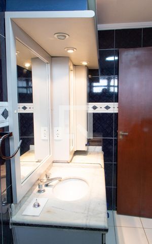 Apartamento à venda com 296m², 4 quartos e 3 vagas Apartamento à venda com 296m², 4 quartos e 3 vagasBANHEIRO DA SUITE 1