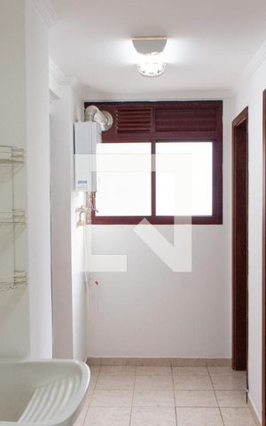 Apartamento à venda com 296m², 4 quartos e 3 vagas Apartamento à venda com 296m², 4 quartos e 3 vagasÁREA DE SERVIÇO