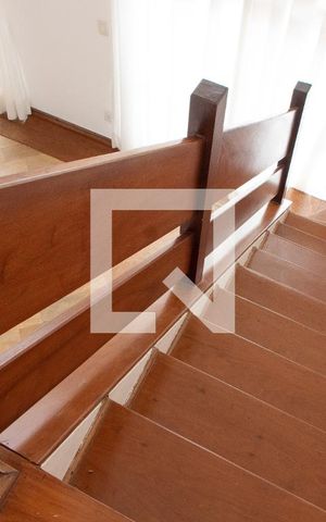 Apartamento à venda com 296m², 4 quartos e 3 vagas Apartamento à venda com 296m², 4 quartos e 3 vagasESCADA ACESSOS