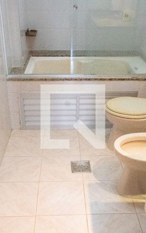 Apartamento à venda com 296m², 4 quartos e 3 vagas Apartamento à venda com 296m², 4 quartos e 3 vagasBANHEIRO DA SUITE 3