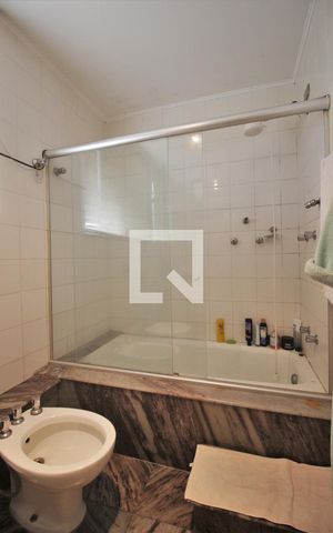 Casa à venda com 650m², 6 quartos e sem vagaBanheiro da Suíte 2
