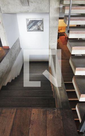 Casa à venda com 650m², 6 quartos e sem vagaEscada