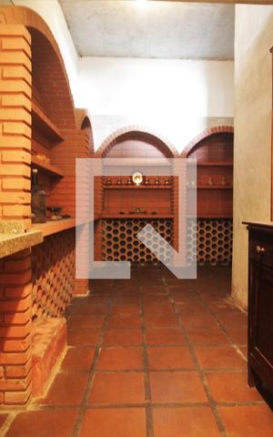 Casa à venda com 650m², 6 quartos e sem vagaAdega