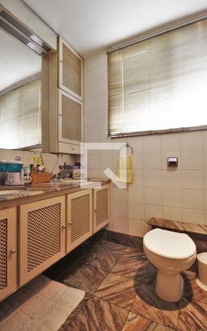 Casa à venda com 650m², 6 quartos e sem vagaBanheiro da Suíte 2