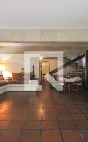 Casa à venda com 650m², 6 quartos e sem vagaSala
