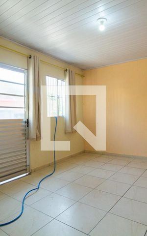 Casa de condomínio para alugar com 70m², 2 quartos e sem vaga Casa de condomínio para alugar com 70m², 2 quartos e sem vagaSala