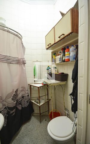 Apartamento à venda com 260m², 4 quartos e 1 vagaBanheiro de Serviço