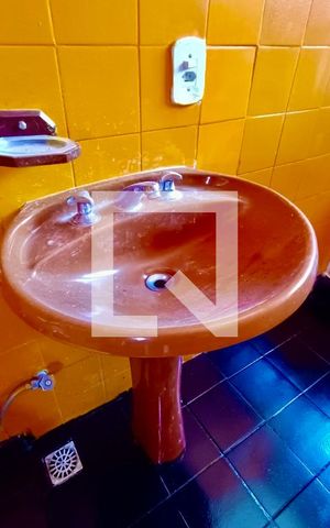 Apartamento à venda com 43m², 1 quarto e sem vaga Apartamento à venda com 43m², 1 quarto e sem vagaBanheiro social