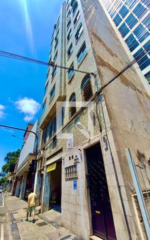 Apartamento à venda com 43m², 1 quarto e sem vaga Apartamento à venda com 43m², 1 quarto e sem vagaFachada com cartaz QA