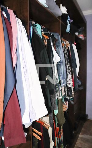 Casa à venda com 197m², 3 quartos e 2 vagas Casa à venda com 197m², 3 quartos e 2 vagasCloset da suíte 1