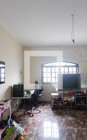 Casa à venda com 270m², 2 quartos e sem vaga Casa à venda com 270m², 2 quartos e sem vagaSala