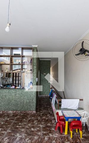 Casa à venda com 270m², 2 quartos e sem vaga Casa à venda com 270m², 2 quartos e sem vagaSala
