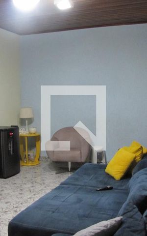 Casa à venda com 240m², 4 quartos e 4 vagasSala