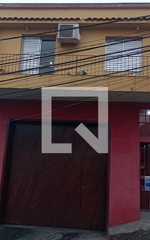Casa à venda com 240m², 4 quartos e 4 vagas Casa à venda com 240m², 4 quartos e 4 vagasFachada