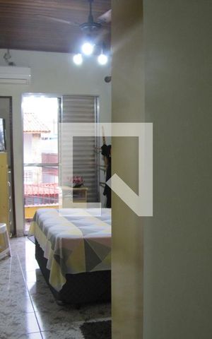 Casa à venda com 240m², 4 quartos e 4 vagasSuíte
