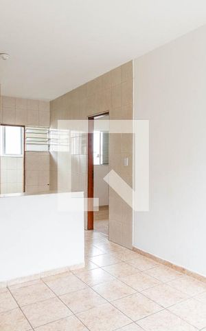 Casa para alugar com 30m², 1 quarto e sem vaga Casa para alugar com 30m², 1 quarto e sem vagaSala