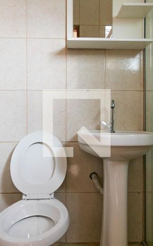 Casa para alugar com 30m², 1 quarto e sem vaga Casa para alugar com 30m², 1 quarto e sem vagaBanheiro
