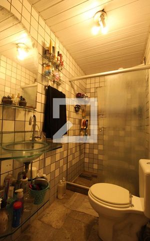 Casa à venda com 240m², 4 quartos e 4 vagasBanheiro Social