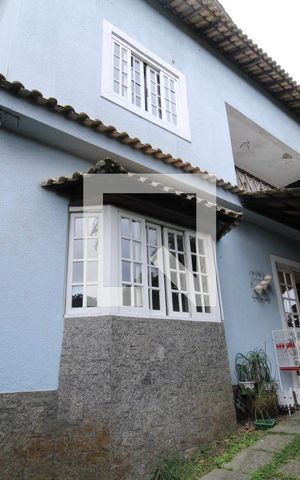 Casa à venda com 240m², 4 quartos e 4 vagasFachada