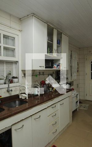 Casa à venda com 240m², 4 quartos e 4 vagasCozinha