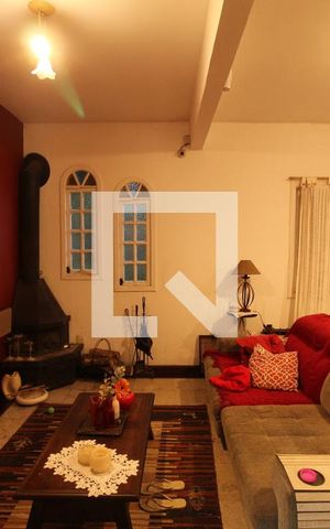 Casa à venda com 240m², 4 quartos e 4 vagasSala