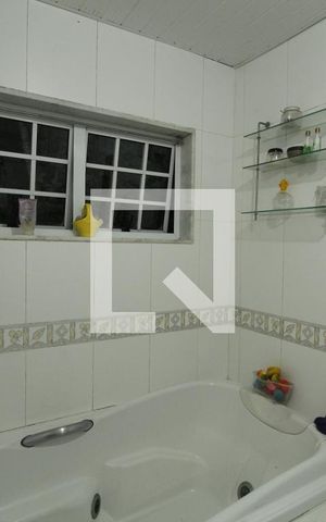 Casa à venda com 240m², 4 quartos e 4 vagasBanheiro - Suíte