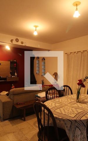 Casa à venda com 240m², 4 quartos e 4 vagasSala