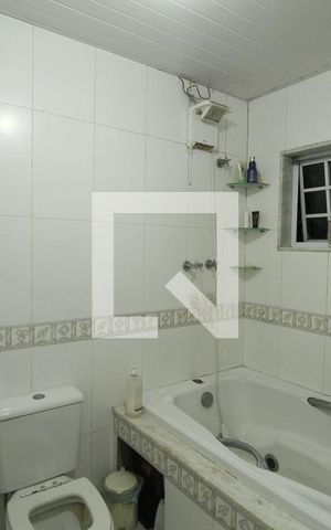 Casa à venda com 240m², 4 quartos e 4 vagasBanheiro - Suíte