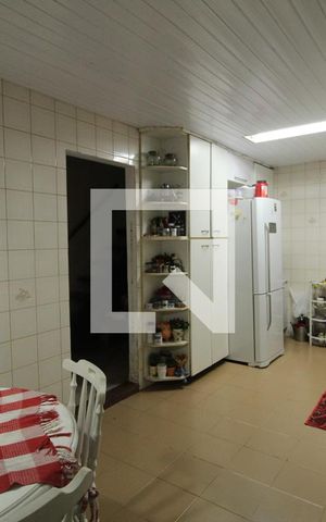 Casa à venda com 240m², 4 quartos e 4 vagasCozinha
