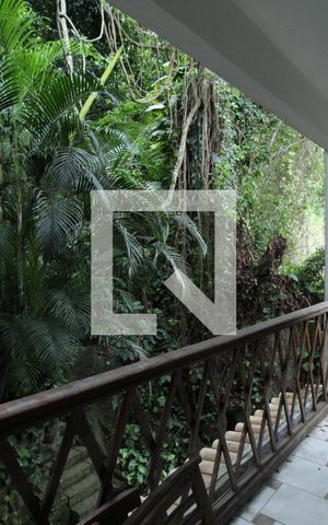 Casa à venda com 240m², 4 quartos e 4 vagasVaranda - Suíte