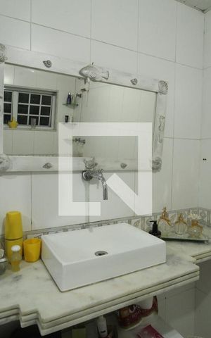 Casa à venda com 240m², 4 quartos e 4 vagasBanheiro - Suíte