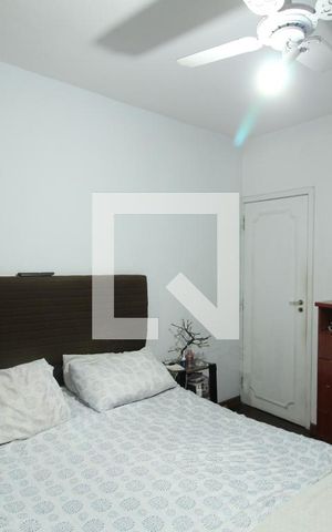 Casa à venda com 240m², 4 quartos e 4 vagasSuíte