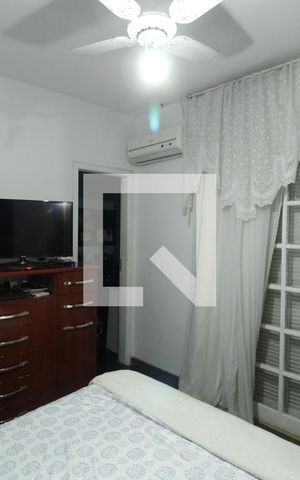 Casa à venda com 240m², 4 quartos e 4 vagasSuíte