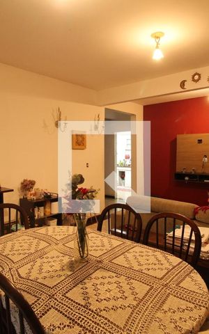 Casa à venda com 240m², 4 quartos e 4 vagasSala