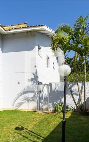 Casa de condomínio à venda com 150m², 4 quartos e 6 vagasFachada