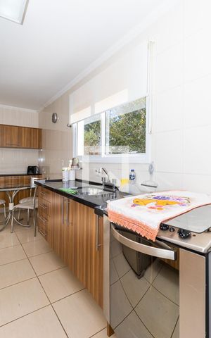 Casa de condomínio à venda com 150m², 4 quartos e 6 vagasCozinha