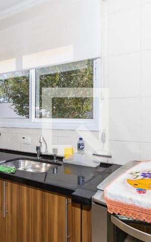 Casa de condomínio à venda com 150m², 4 quartos e 6 vagasCozinha