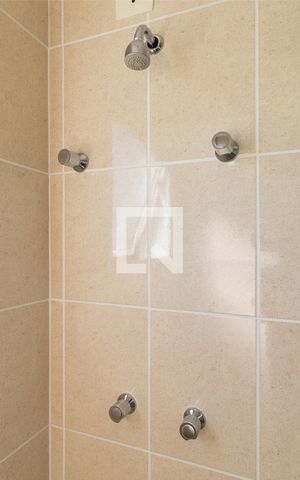 Casa de condomínio à venda com 150m², 4 quartos e 6 vagasBanheiro