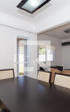 Casa de condomínio à venda com 150m², 4 quartos e 6 vagasSala de Jantar