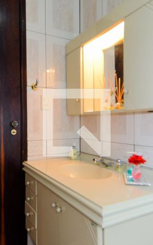 Casa para alugar com 165m², 3 quartos e 2 vagasBanheiro Social