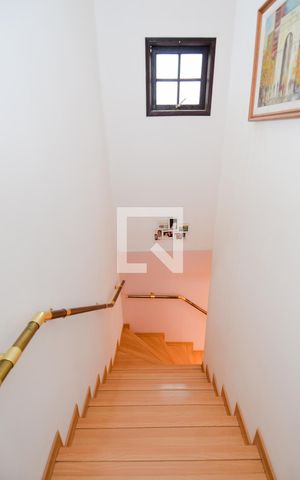 Casa para alugar com 165m², 3 quartos e 2 vagasEscada Sala/Quartos
