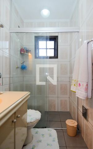 Casa para alugar com 165m², 3 quartos e 2 vagasBanheiro Social
