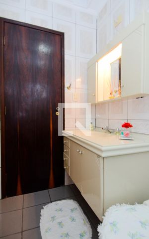 Casa para alugar com 165m², 3 quartos e 2 vagasBanheiro Social