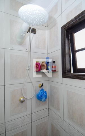 Casa para alugar com 165m², 3 quartos e 2 vagasBanheiro Social