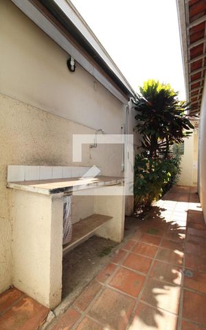 Casa à venda com 190m², 3 quartos e 3 vagasCorredor externo 1