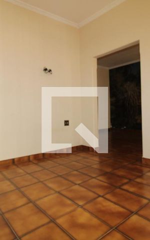 Casa à venda com 190m², 3 quartos e 3 vagasSala